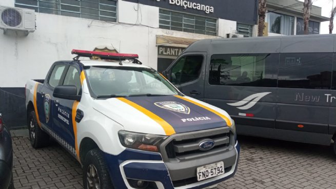 Foto: Polícia Municipal de São Sebastião aborda veículo de turismo com autorização adulterada de entrada no município