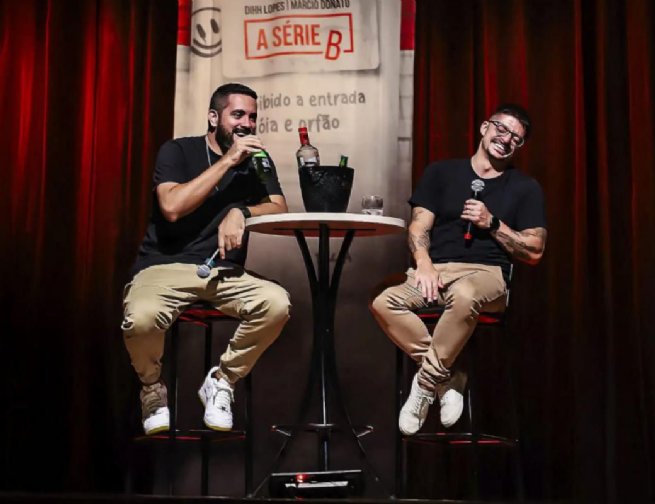 Foto: Humoristas Dihh Lopes e Márcio Donato apresentam stand-up ‘A Série B’ em São Sebastião