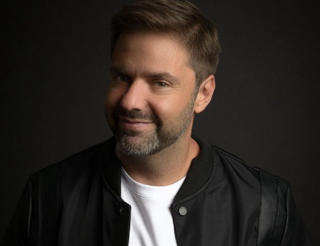 Foto: Comediante Fábio Rabin apresenta novo show de stand-up no Teatro Municipal de São Sebastião