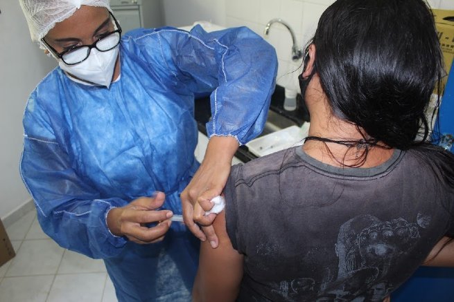 Foto: Prefeitura aplica primeira dose contra Covid-19 em adolescentes de 12 a 17 anos da Reserva Indígena Rio Silveiras