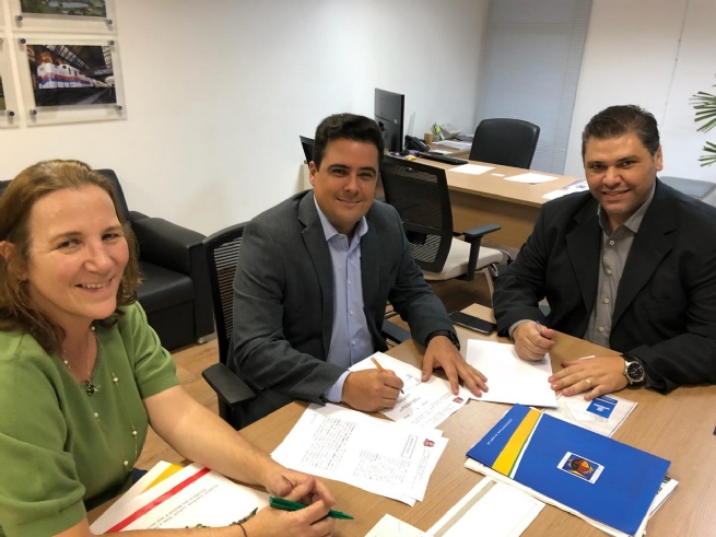 Foto: Prefeitura assina convênios para pavimentação de ruas da Costa Sul