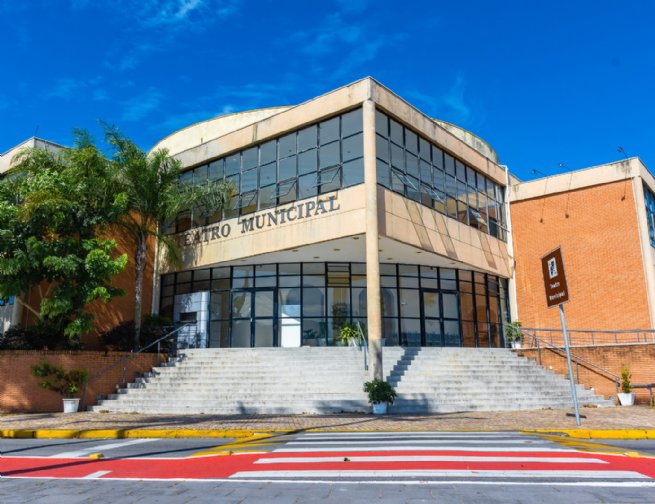 Foto: Mês de aniversário da cidade tem música, humor e clássico infantil no Teatro Municipal de São Sebastião