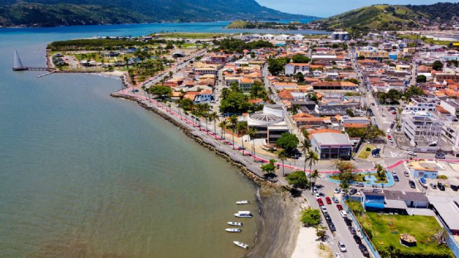 Foto: Estabelecimentos comerciais funcionam até 1h em São Sebastião