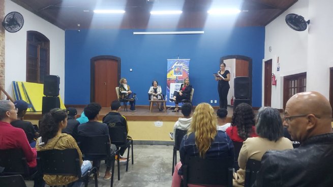 Foto: Palestra sobre Violência contra a Mulher atraí grande público masculino no Espaço Batuíra 